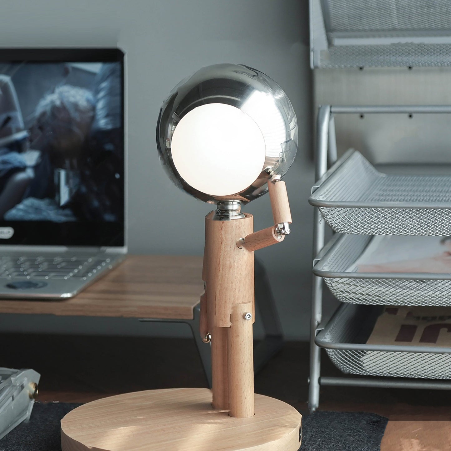 Creative Moon Table Lamp 🌙, Wooden Bedside Lamp with Touch Control & USB Charging 💡